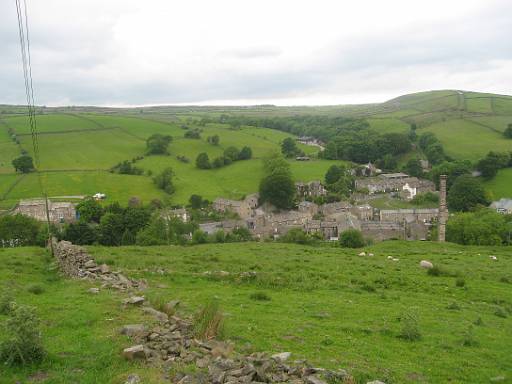 11_43-1.jpg - Descending to Lothersdale. A pub with ham sandwiches and Adnams beer.